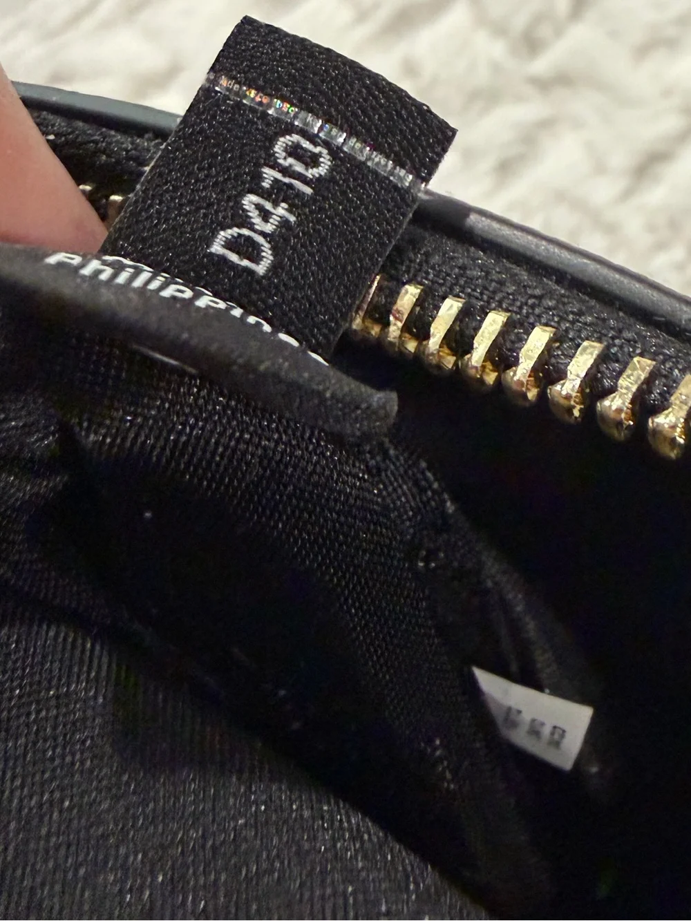 Kate Spade ♠️ New York “ROSIE” with striped adjustable strap.